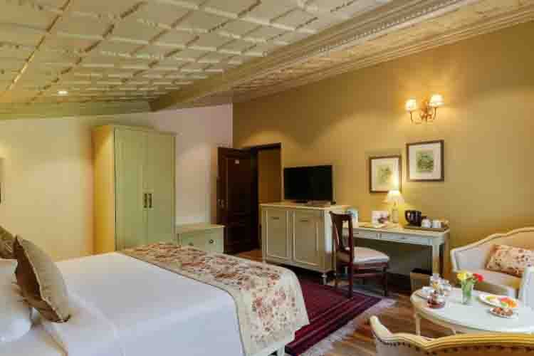 naini retreat royal room