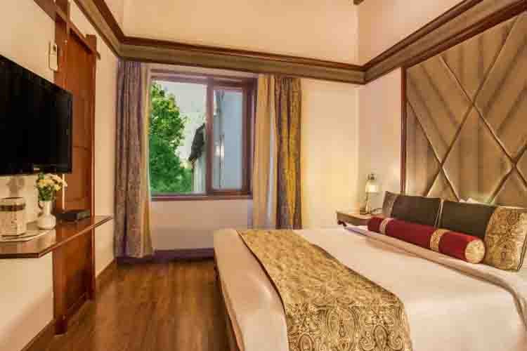 naini retreat mall road